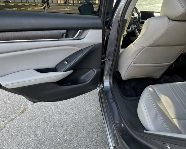 Серый Хонда Аккорд, объемом двигателя 1.5 л и пробегом 120 тыс. км за 18500 $, фото 5 на Automoto.ua