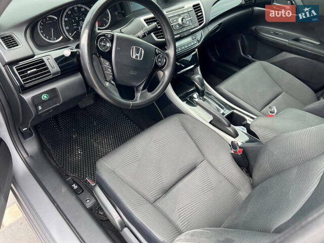 Серый Хонда Аккорд, объемом двигателя 2.4 л и пробегом 100 тыс. км за 14900 $, фото 12 на Automoto.ua