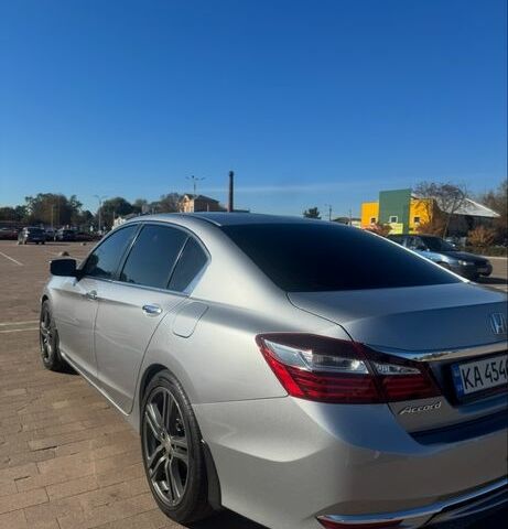 Серый Хонда Аккорд, объемом двигателя 2 л и пробегом 122 тыс. км за 13000 $, фото 2 на Automoto.ua