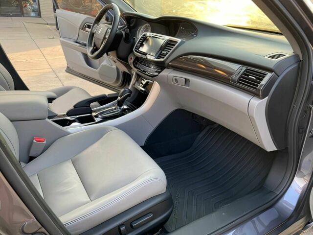 Серый Хонда Аккорд, объемом двигателя 2.4 л и пробегом 68 тыс. км за 9000 $, фото 10 на Automoto.ua