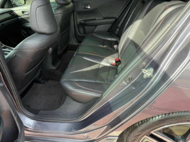 Серый Хонда Аккорд, объемом двигателя 2.4 л и пробегом 52 тыс. км за 3800 $, фото 7 на Automoto.ua