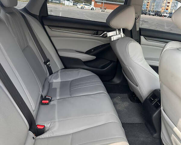 Серый Хонда Аккорд, объемом двигателя 1.5 л и пробегом 132 тыс. км за 18500 $, фото 9 на Automoto.ua