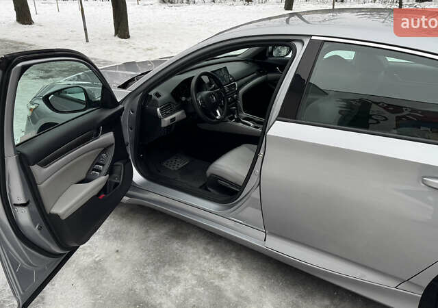 Серый Хонда Аккорд, объемом двигателя 1.5 л и пробегом 42 тыс. км за 17800 $, фото 12 на Automoto.ua