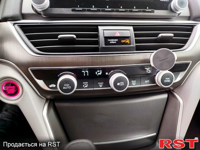 Серый Хонда Аккорд, объемом двигателя 1.5 л и пробегом 69 тыс. км за 13999 $, фото 4 на Automoto.ua