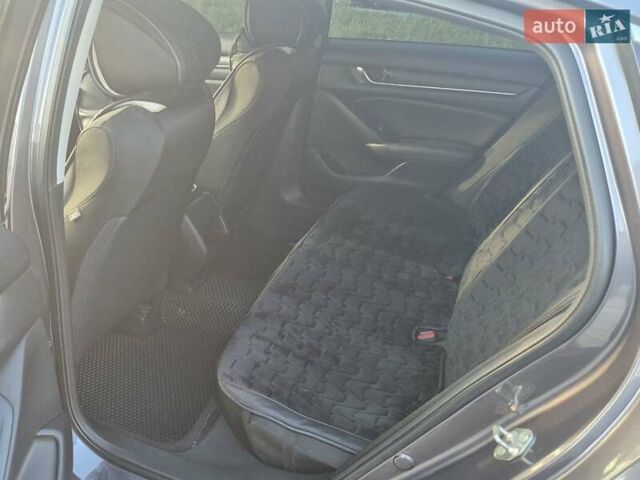 Серый Хонда Аккорд, объемом двигателя 1.5 л и пробегом 112 тыс. км за 15999 $, фото 14 на Automoto.ua