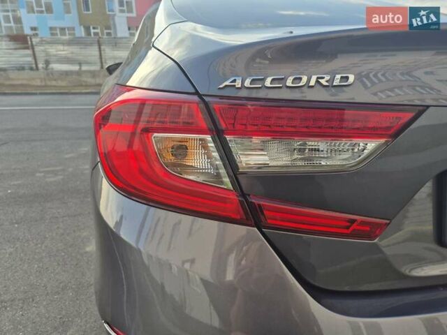 Серый Хонда Аккорд, объемом двигателя 1.5 л и пробегом 112 тыс. км за 15999 $, фото 3 на Automoto.ua