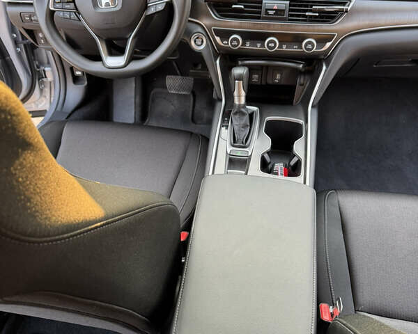 Серый Хонда Аккорд, объемом двигателя 1.5 л и пробегом 39 тыс. км за 17500 $, фото 7 на Automoto.ua