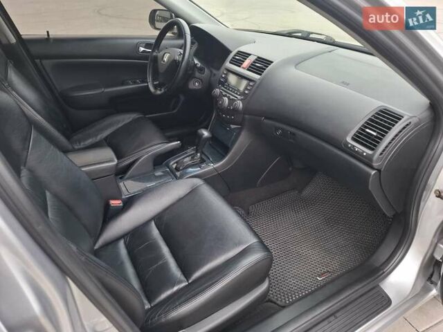 Серый Хонда Аккорд, объемом двигателя 2.35 л и пробегом 248 тыс. км за 7500 $, фото 17 на Automoto.ua