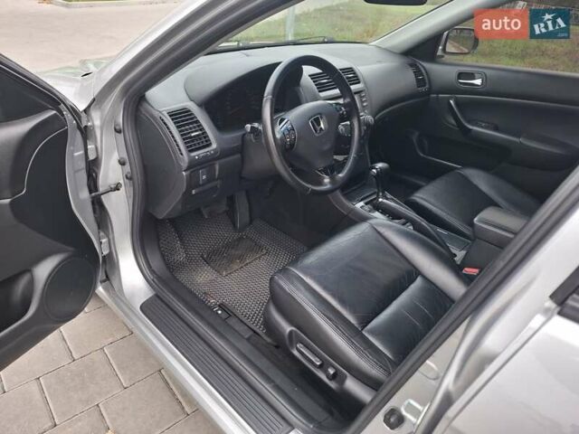 Серый Хонда Аккорд, объемом двигателя 2.35 л и пробегом 248 тыс. км за 7500 $, фото 8 на Automoto.ua