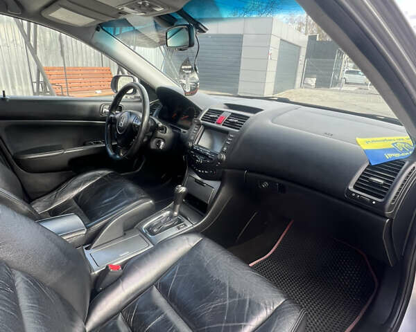 Серый Хонда Аккорд, объемом двигателя 2.35 л и пробегом 272 тыс. км за 6000 $, фото 16 на Automoto.ua