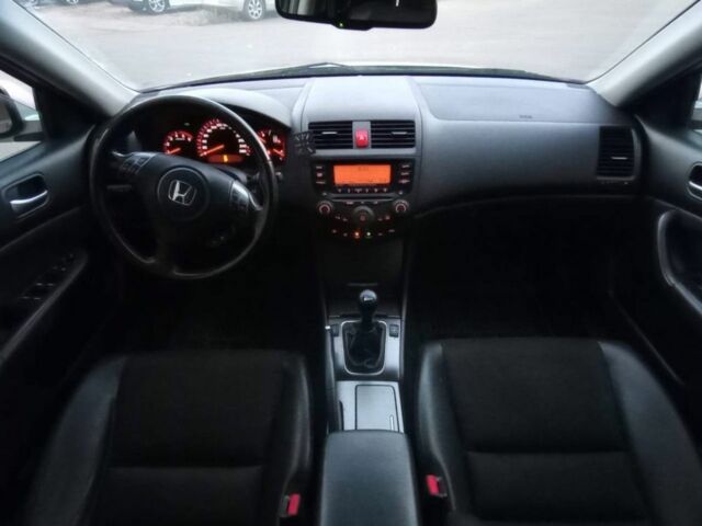 Серый Хонда Аккорд, объемом двигателя 2.2 л и пробегом 294 тыс. км за 3132 $, фото 4 на Automoto.ua