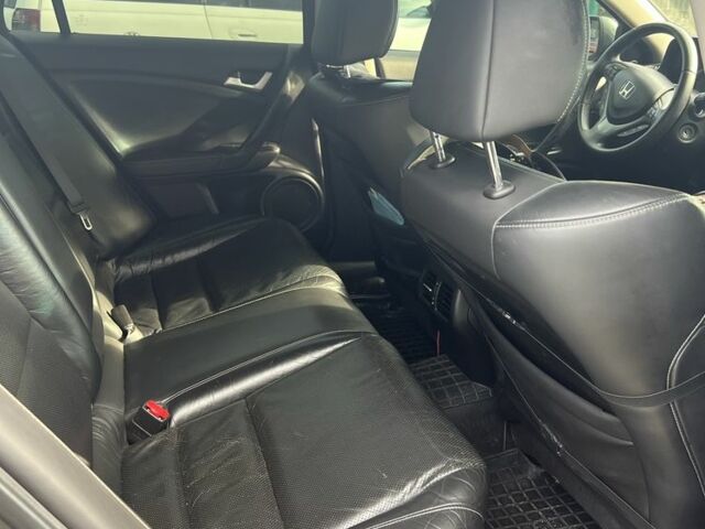 Серый Хонда Аккорд, объемом двигателя 2.4 л и пробегом 213 тыс. км за 10200 $, фото 9 на Automoto.ua