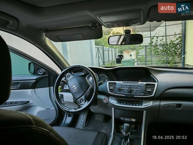 Синий Хонда Аккорд, объемом двигателя 2.4 л и пробегом 173 тыс. км за 9999 $, фото 12 на Automoto.ua