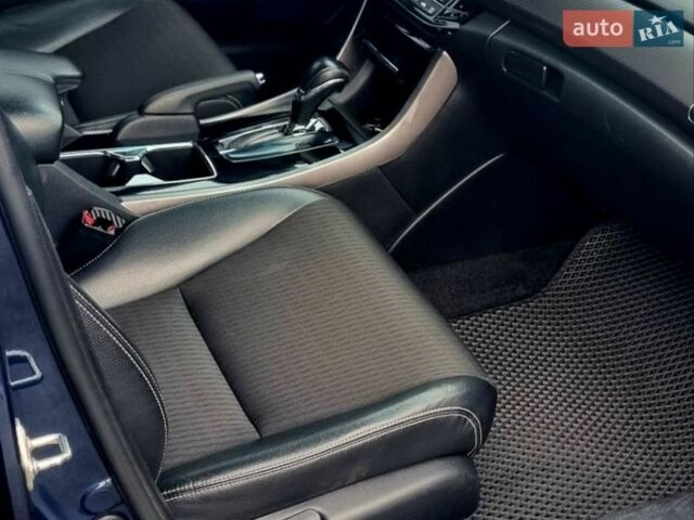 Синий Хонда Аккорд, объемом двигателя 2.4 л и пробегом 215 тыс. км за 12500 $, фото 8 на Automoto.ua