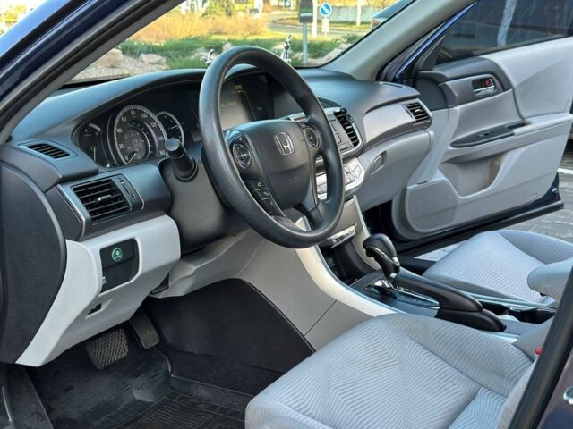 Синий Хонда Аккорд, объемом двигателя 2.4 л и пробегом 197 тыс. км за 9999 $, фото 6 на Automoto.ua