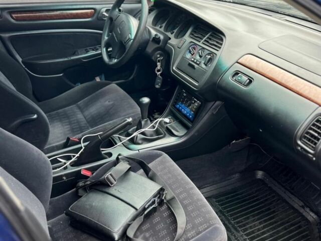 Синий Хонда Аккорд, объемом двигателя 1.9 л и пробегом 300 тыс. км за 4200 $, фото 7 на Automoto.ua