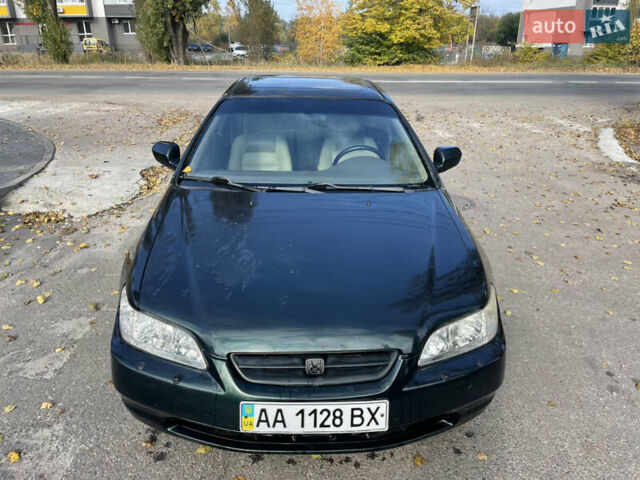 Зеленый Хонда Аккорд, объемом двигателя 3 л и пробегом 400 тыс. км за 2850 $, фото 5 на Automoto.ua