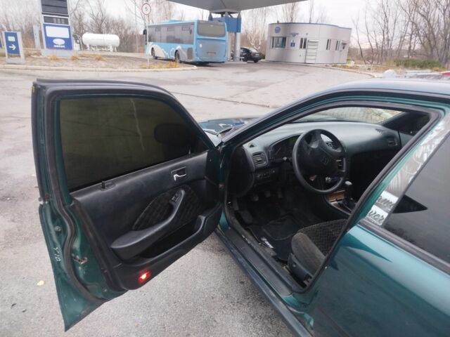 Зеленый Хонда Аккорд, объемом двигателя 2 л и пробегом 300 тыс. км за 2200 $, фото 4 на Automoto.ua