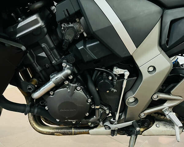 Черный Хонда CB 1000R, объемом двигателя 1 л и пробегом 25 тыс. км за 8000 $, фото 26 на Automoto.ua