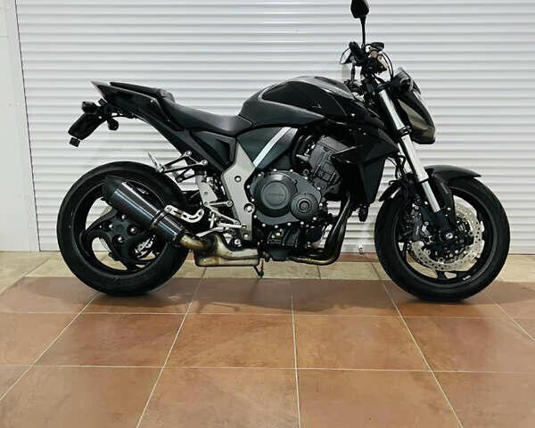 Черный Хонда CB 1000R, объемом двигателя 1 л и пробегом 25 тыс. км за 8000 $, фото 9 на Automoto.ua