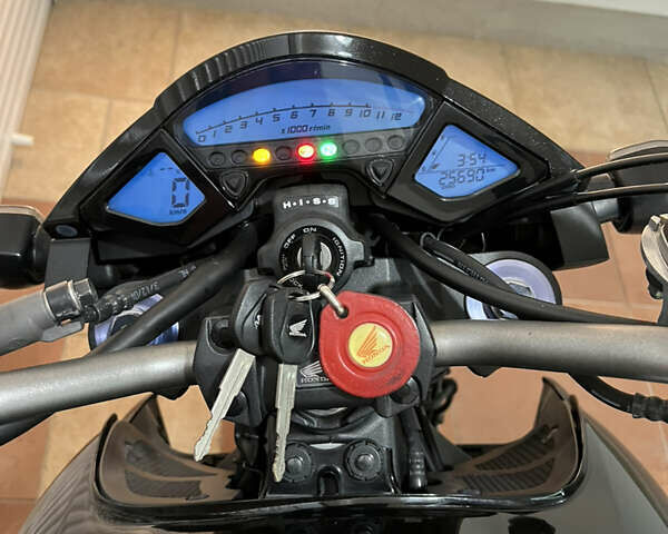 Черный Хонда CB 1000R, объемом двигателя 1 л и пробегом 25 тыс. км за 8000 $, фото 13 на Automoto.ua