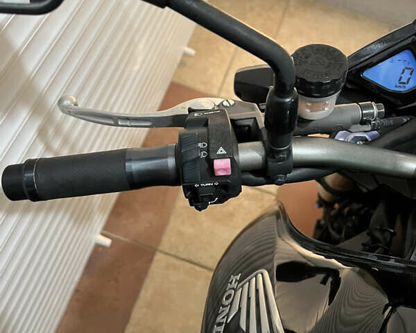 Черный Хонда CB 1000R, объемом двигателя 1 л и пробегом 25 тыс. км за 8000 $, фото 15 на Automoto.ua
