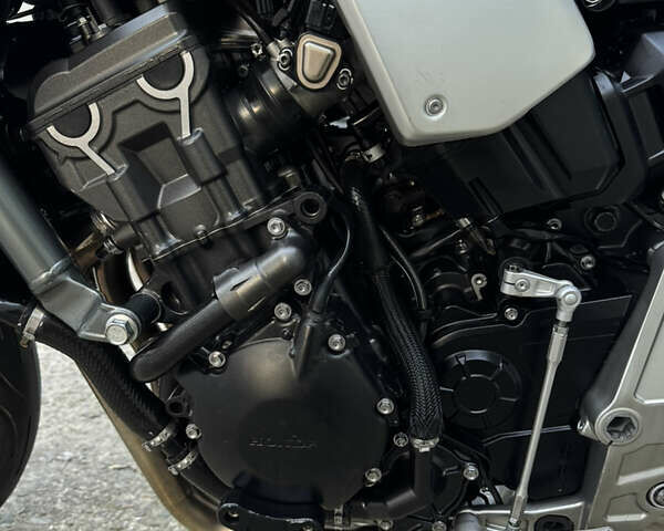 Черный Хонда CB 1000R, объемом двигателя 1 л и пробегом 8 тыс. км за 10500 $, фото 22 на Automoto.ua