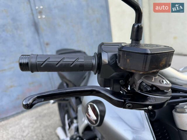 Черный Хонда CB 1000R, объемом двигателя 1 л и пробегом 8 тыс. км за 10500 $, фото 17 на Automoto.ua