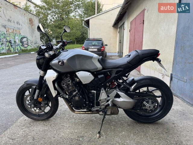 Черный Хонда CB 1000R, объемом двигателя 1 л и пробегом 8 тыс. км за 10500 $, фото 7 на Automoto.ua