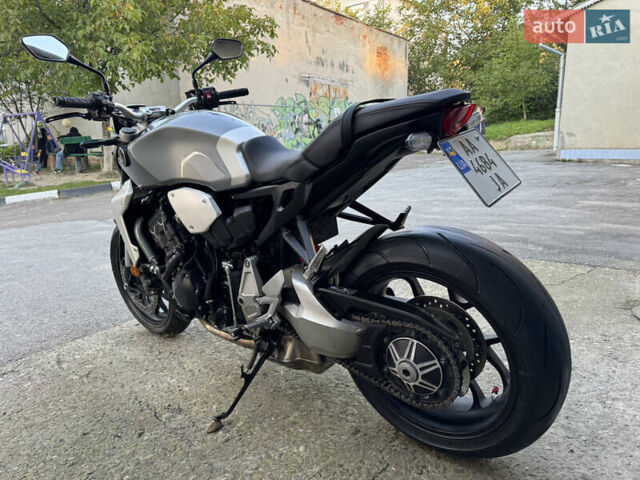 Черный Хонда CB 1000R, объемом двигателя 1 л и пробегом 8 тыс. км за 10500 $, фото 6 на Automoto.ua