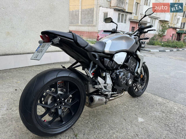 Черный Хонда CB 1000R, объемом двигателя 1 л и пробегом 8 тыс. км за 10500 $, фото 4 на Automoto.ua