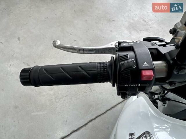 Хонда CB 1000R, объемом двигателя 1 л и пробегом 38 тыс. км за 7299 $, фото 14 на Automoto.ua
