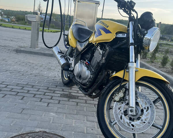 Жовтий Хонда CB 500, об'ємом двигуна 0.5 л та пробігом 63 тис. км за 2100 $, фото 1 на Automoto.ua