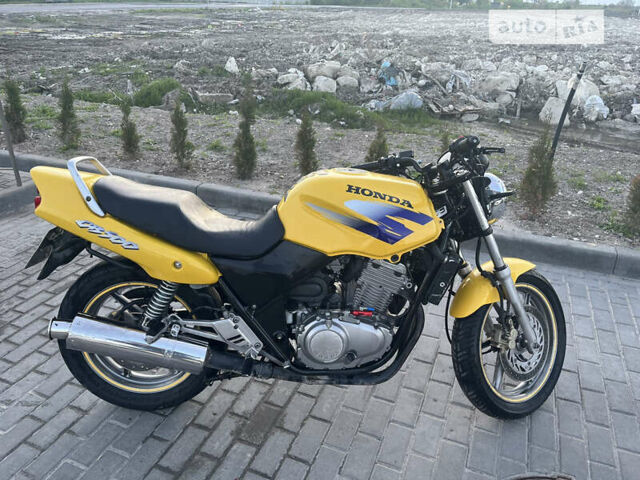 Желтый Хонда CB 500, объемом двигателя 0.5 л и пробегом 63 тыс. км за 2350 $, фото 2 на Automoto.ua