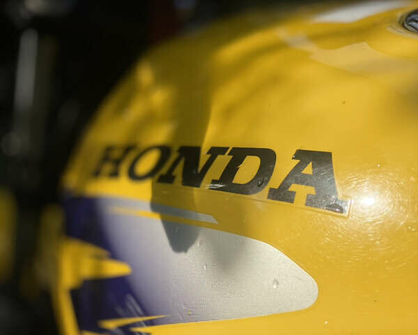 Желтый Хонда CB 500, объемом двигателя 0.5 л и пробегом 45 тыс. км за 2100 $, фото 3 на Automoto.ua