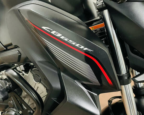 Черный Хонда CB 650F, объемом двигателя 0.65 л и пробегом 31 тыс. км за 6900 $, фото 3 на Automoto.ua
