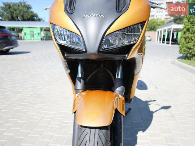 Жовтий Хонда CBF 1000, об'ємом двигуна 1 л та пробігом 64 тис. км за 7200 $, фото 7 на Automoto.ua