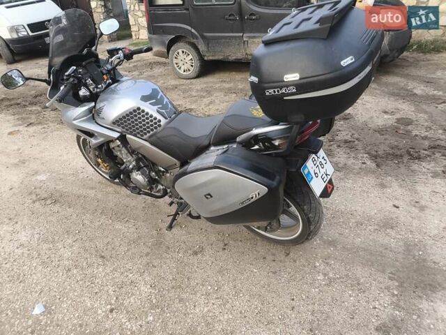 Серый Хонда CBF 1000, объемом двигателя 0 л и пробегом 445 тыс. км за 6100 $, фото 1 на Automoto.ua