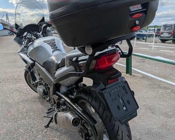 Сірий Хонда CBF 1000, об'ємом двигуна 1 л та пробігом 44 тис. км за 5599 $, фото 7 на Automoto.ua