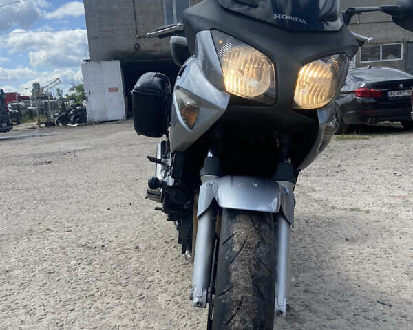 Хонда CBF 600, объемом двигателя 0.6 л и пробегом 43 тыс. км за 4500 $, фото 4 на Automoto.ua