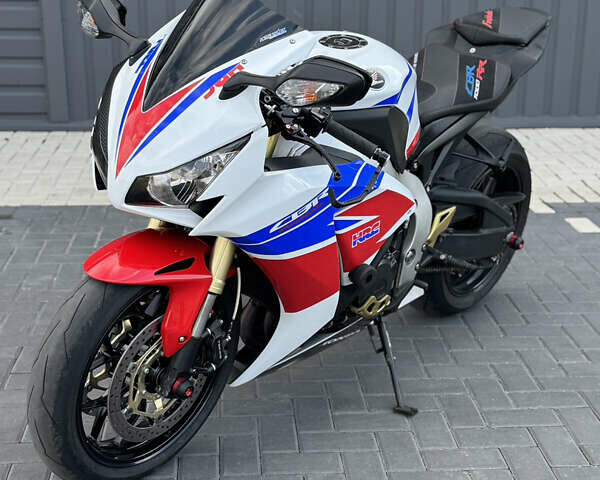 Белый Хонда CBR 1000RR, объемом двигателя 1 л и пробегом 24 тыс. км за 11999 $, фото 1 на Automoto.ua