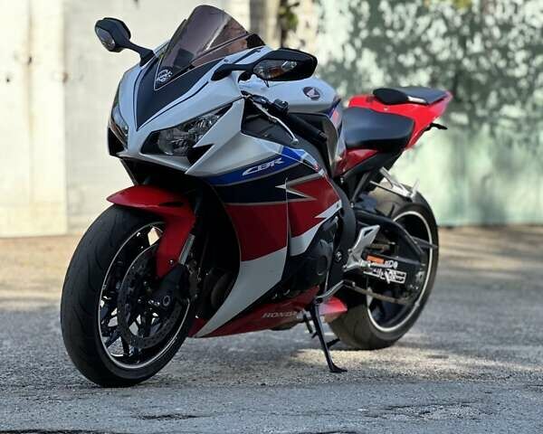 Белый Хонда CBR 1000RR, объемом двигателя 1 л и пробегом 36 тыс. км за 12500 $, фото 4 на Automoto.ua