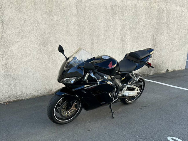Черный Хонда CBR 1000RR, объемом двигателя 1 л и пробегом 32 тыс. км за 8100 $, фото 20 на Automoto.ua