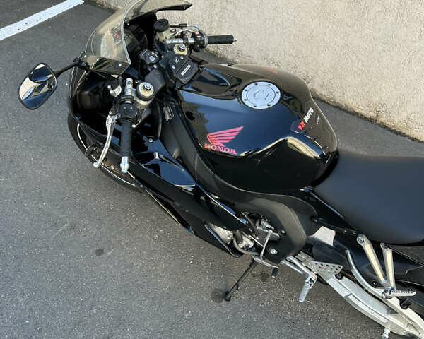 Черный Хонда CBR 1000RR, объемом двигателя 1 л и пробегом 32 тыс. км за 8100 $, фото 23 на Automoto.ua