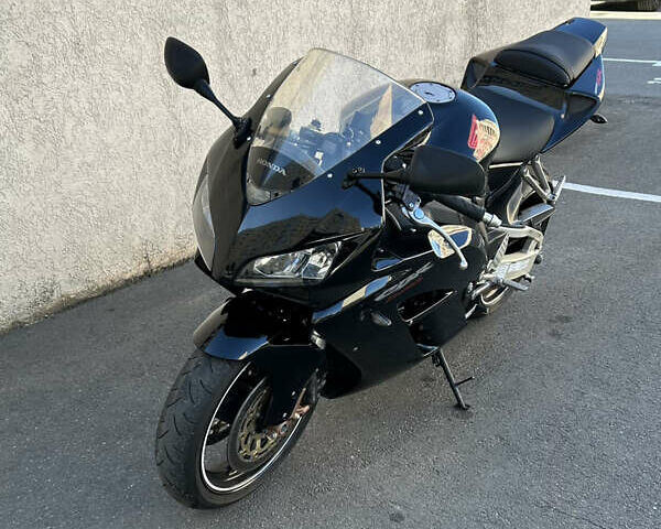 Черный Хонда CBR 1000RR, объемом двигателя 1 л и пробегом 32 тыс. км за 8100 $, фото 21 на Automoto.ua