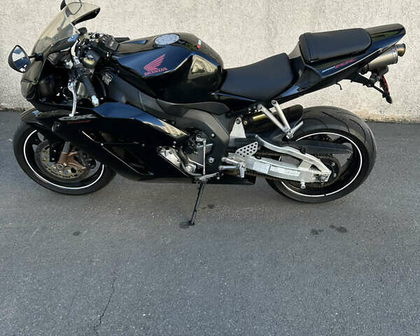 Черный Хонда CBR 1000RR, объемом двигателя 1 л и пробегом 32 тыс. км за 8100 $, фото 16 на Automoto.ua