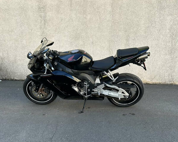 Черный Хонда CBR 1000RR, объемом двигателя 1 л и пробегом 32 тыс. км за 8100 $, фото 19 на Automoto.ua