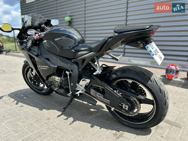 Чорний Хонда CBR 1000RR, об'ємом двигуна 1 л та пробігом 50 тис. км за 8700 $, фото 3 на Automoto.ua