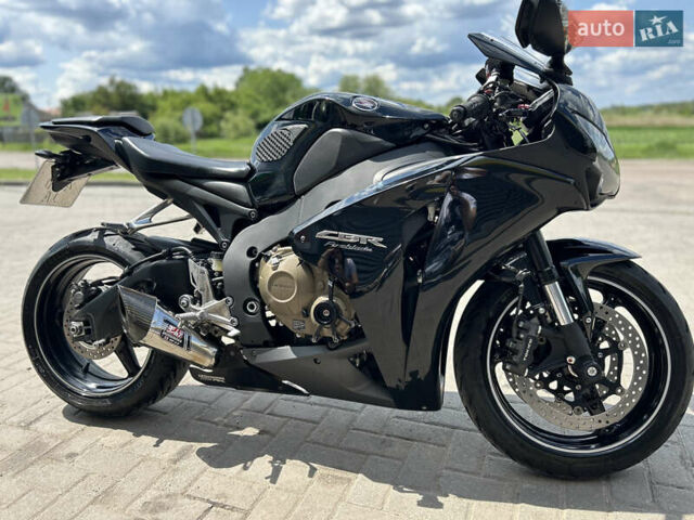 Чорний Хонда CBR 1000RR, об'ємом двигуна 1 л та пробігом 50 тис. км за 8700 $, фото 1 на Automoto.ua