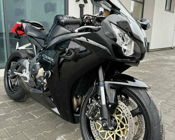 Чорний Хонда CBR 1000RR, об'ємом двигуна 1 л та пробігом 27 тис. км за 9499 $, фото 3 на Automoto.ua